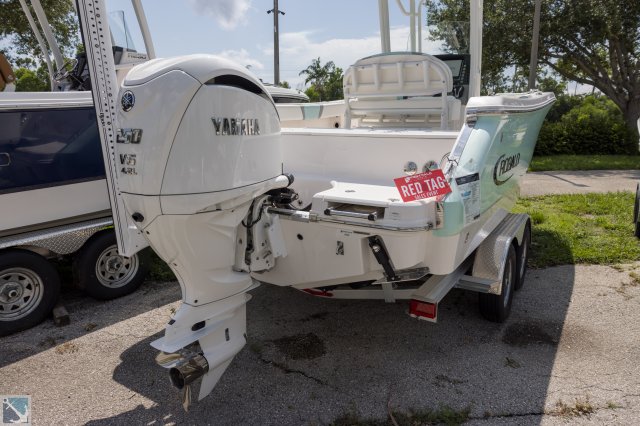 New 2023 Robalo R230  Boat for sale